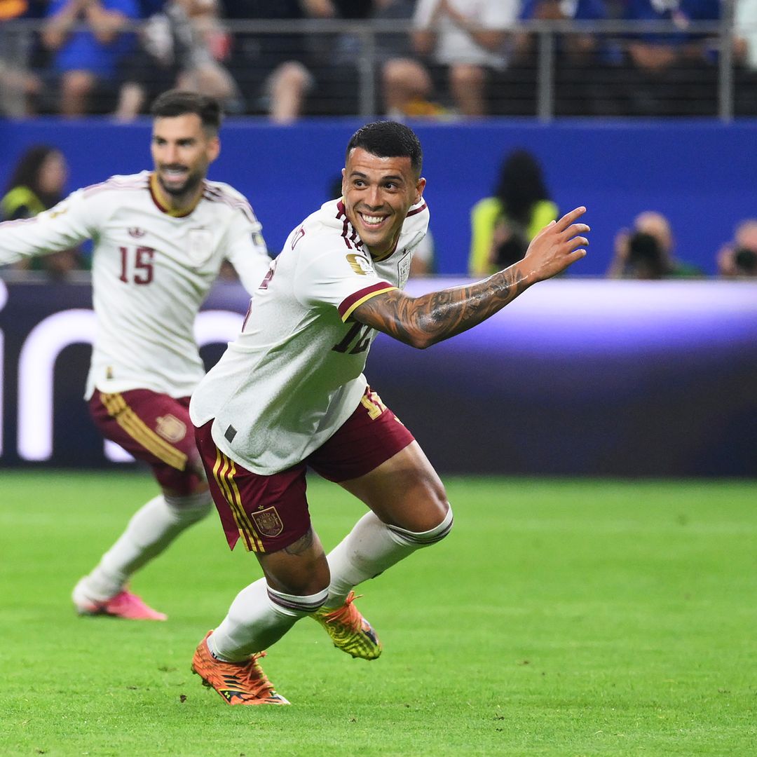 Pedro Porro celebra su gol en el Francia vs España del Mundial 2026.